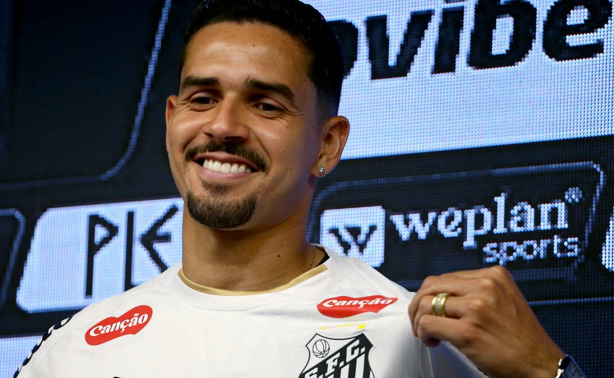 Lucas Veríssimo dá cartão de visitas pelo Santos, impressiona e se destaca na reestreia