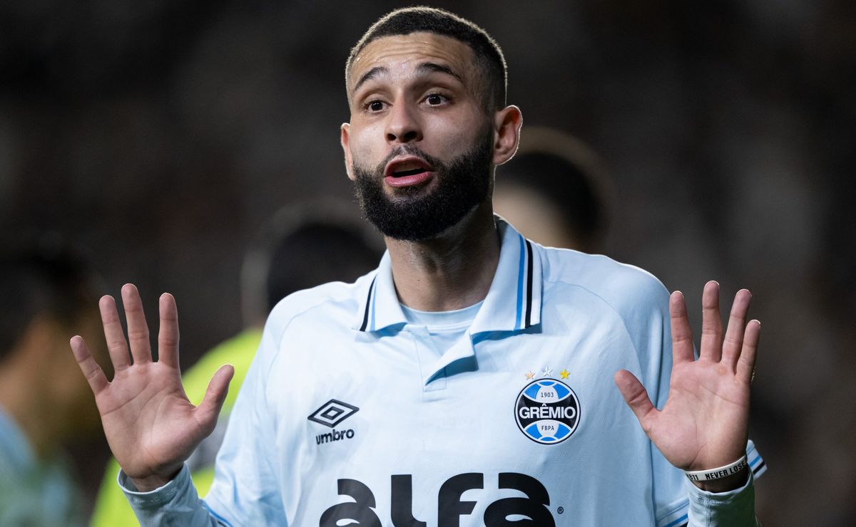 Grêmio recebe proposta por Wagner Leonardo e estuda empréstimo ao Vitória, diz portal