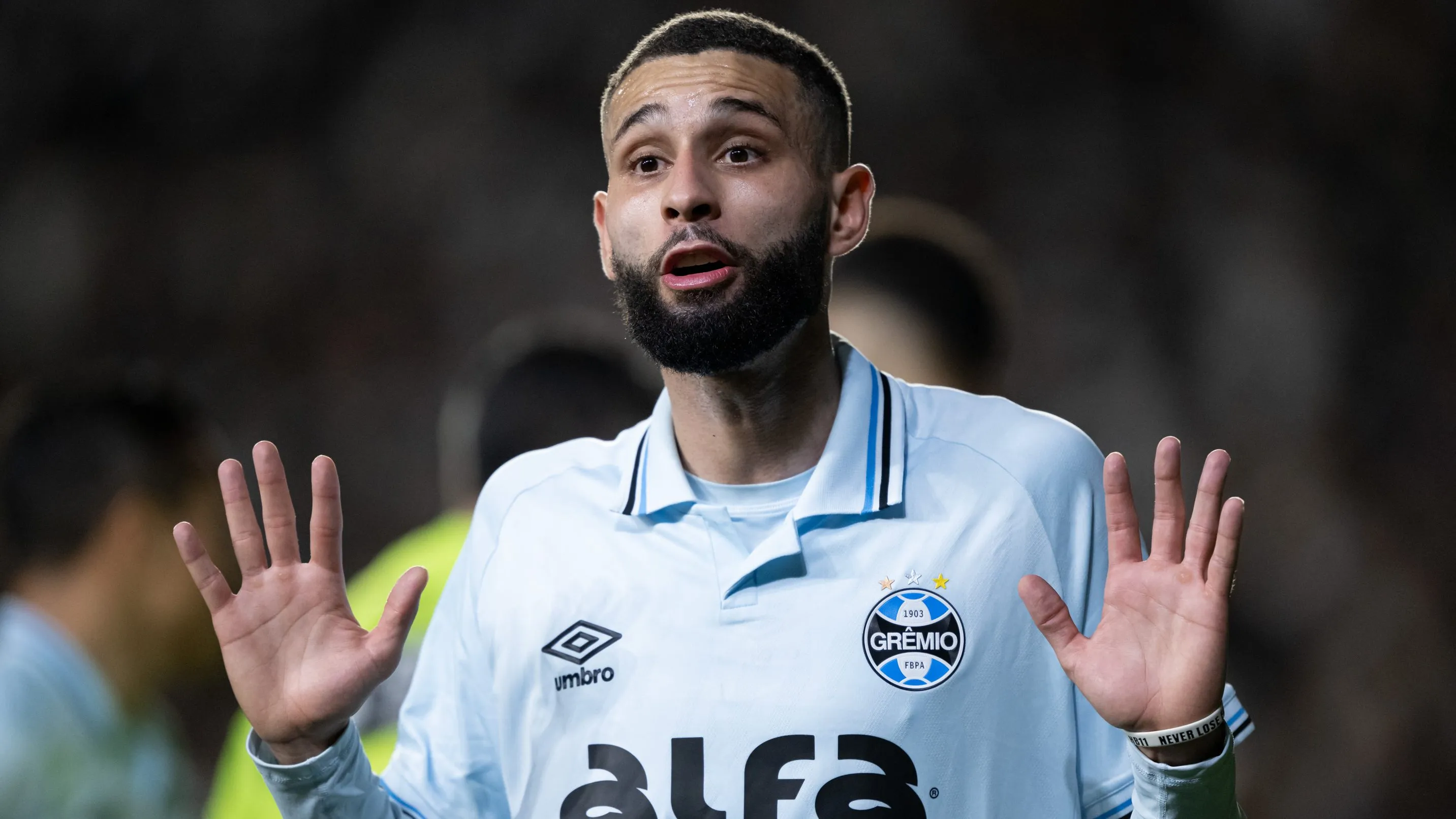 Wagner Leonardo vem na reserva do Grêmio e tem interesse do Vitória, seu ex-clube.