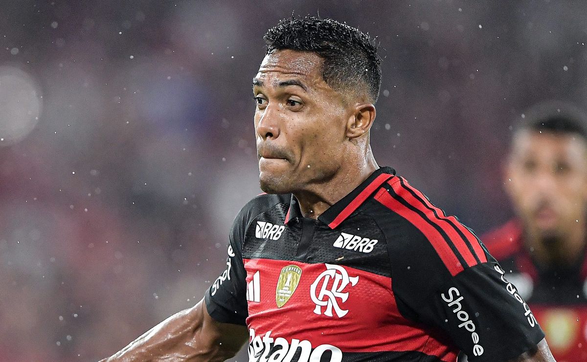 Flamengo ganha alívio: lesão de Alex Sandro é leve e retorno pode ser rápido na Libertadores
