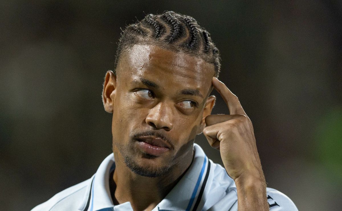 Grêmio decide não pagar multa, e Caio Paulista está fora contra o Palmeiras no Brasileiro
