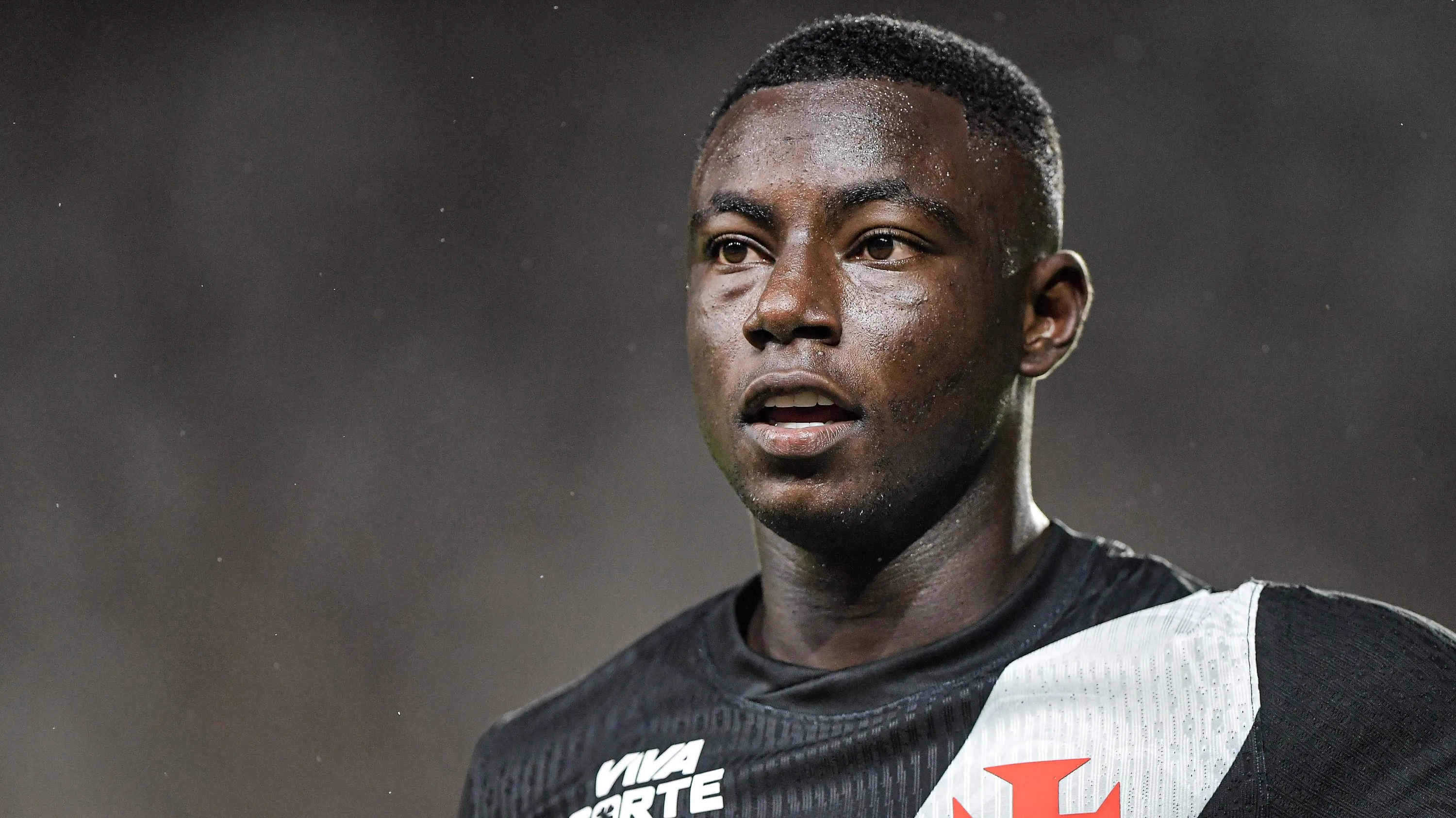 Marino Hinestroza jogador do Vasco durante partida contra o Chapecoense no estadio Sao Januario pelo campeonato Brasileiro A 2026. Foto: Thiago Ribeiro/AGIF