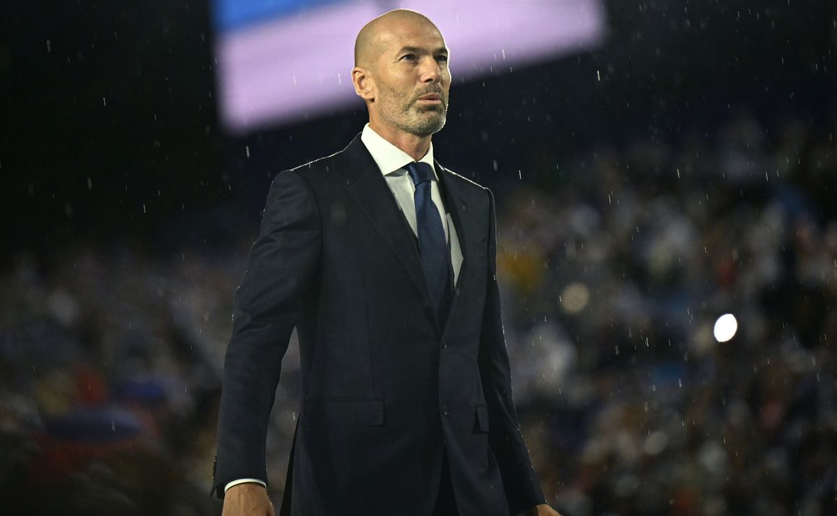 Zidane deve substituir Didier Deschamps na seleção da França depois da Copa do Mundo 2026