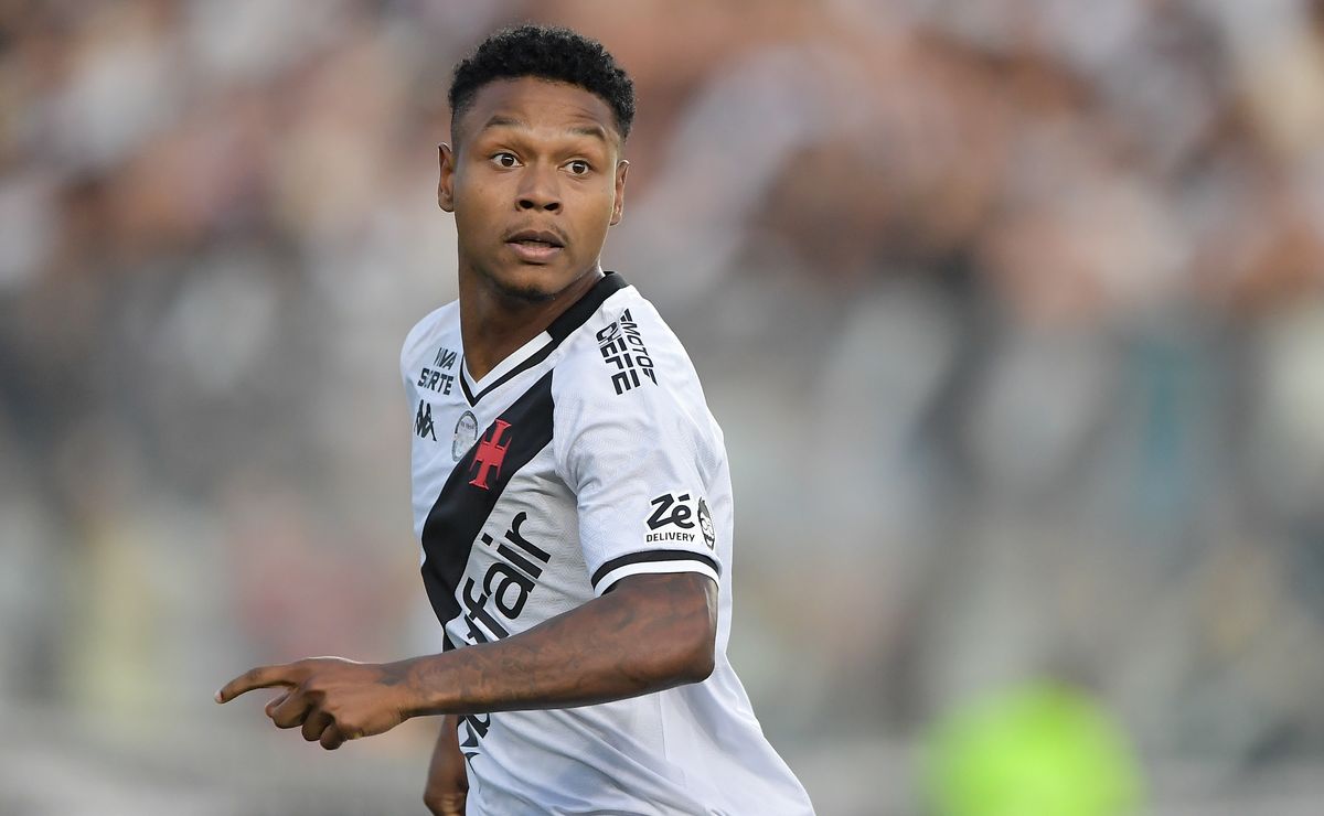 Torcida do Vasco critica Matheus França e Hinestroza mesmo com boa fase da equipe carioca