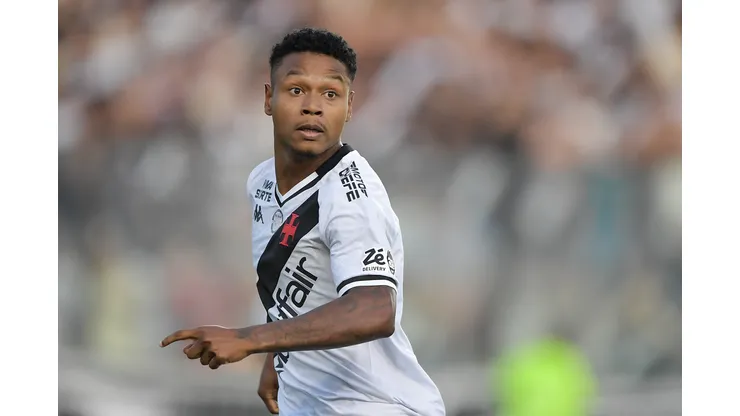 Matheus França jogador do Vasco durante partida contra o Vitoria no estadio Sao Januario pelo campeonato Brasileiro A 2025. Foto: Thiago Ribeiro/AGIF