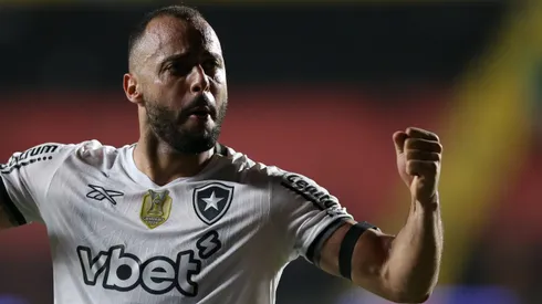 Arthur Cabral pode sair do Botafogo.