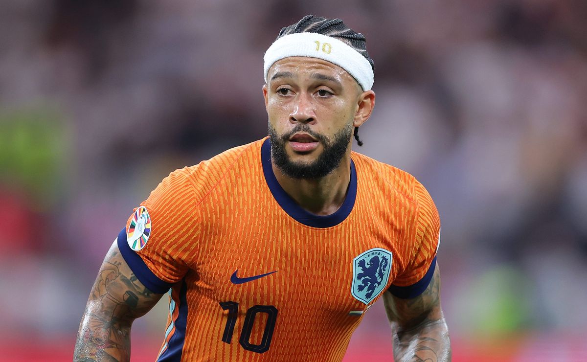 Ronald Koeman não descarta ausência Memphis Depay na Holanda após lesão no Corinthians: “Não parece bom”