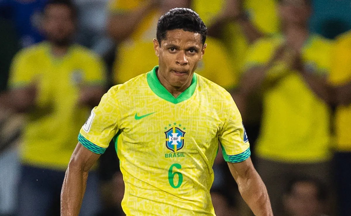 Flamengo analisa reforço de peso da Seleção Brasileira e coloca Douglas Santos em lista de monitoráveis