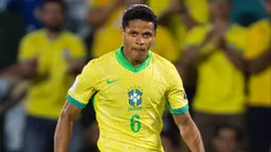 Douglas Santos em ação pela Seleção. (Photo by Ruano Carneiro/Getty Images)