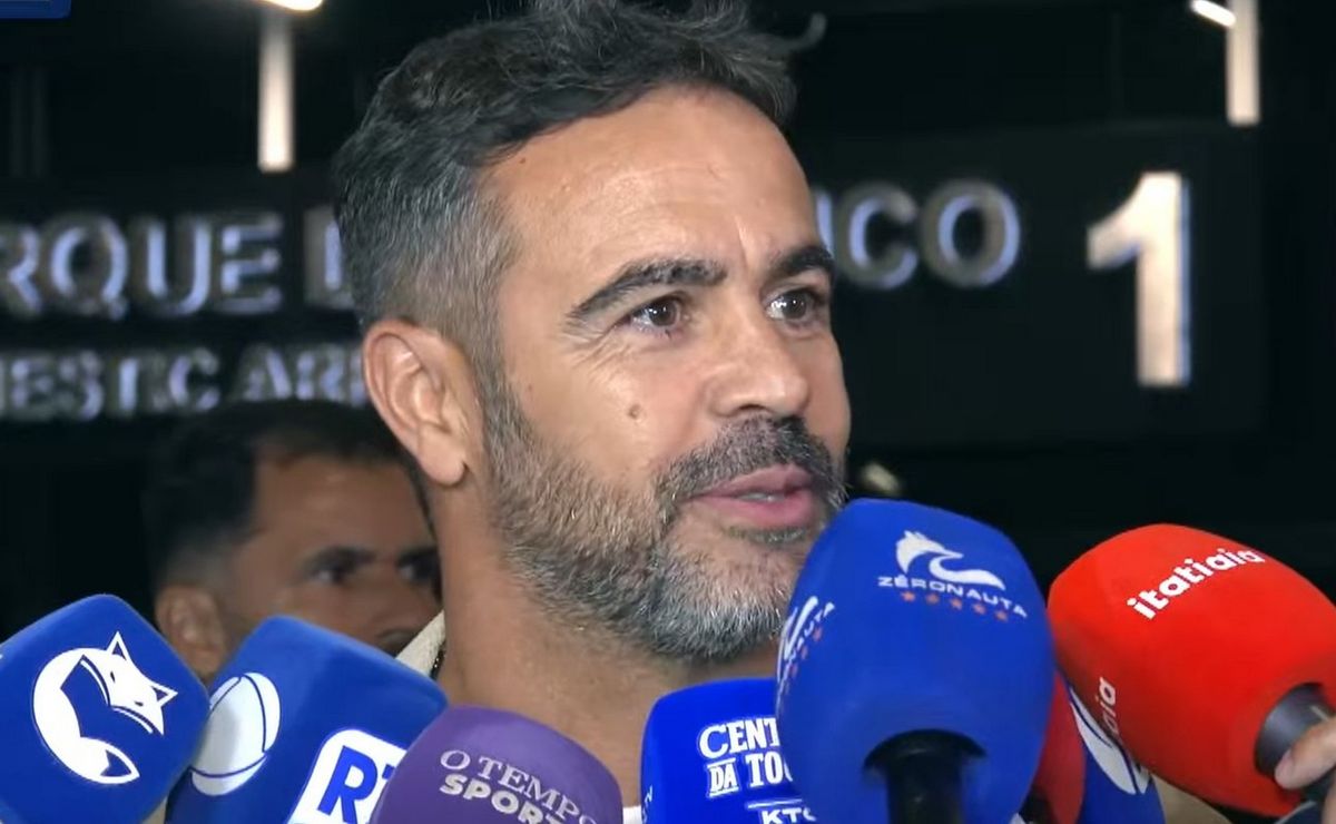 Artur Jorge fala pela primeira vez como técnico do Cruzeiro na chegada ao Brasil: “Projeto que me motiva”