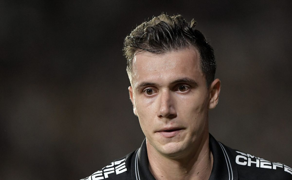 Grêmio avalia contratação de Lucas Piton e troca com Vasco envolvendo Dodi é uma possibilidade