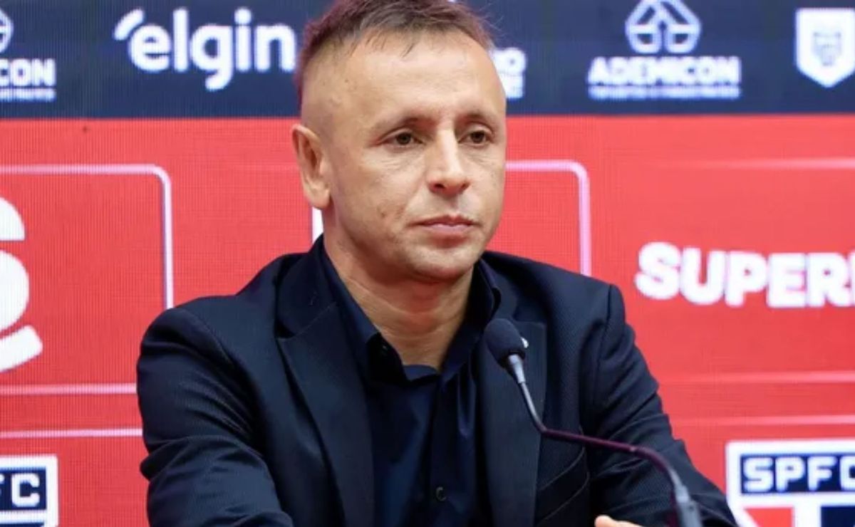 Rafinha chama a responsabilidade e defende Roger Machado no São Paulo: “No caminho certo”