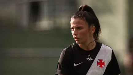 Lourdes, do Vasco, em campo