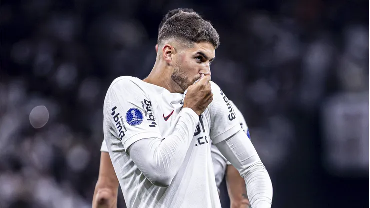 Pedro Raul em troca de Arthur Cabral é a última cartada do Corinthians com Botafogo