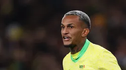 Wesley em ação durante amistoso do Brasil em Londres.