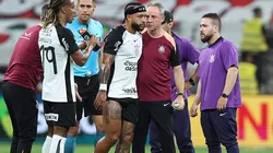 Memphis Depay sentiu lesão contra o Flamengo. Foto: Alexandre Schneider