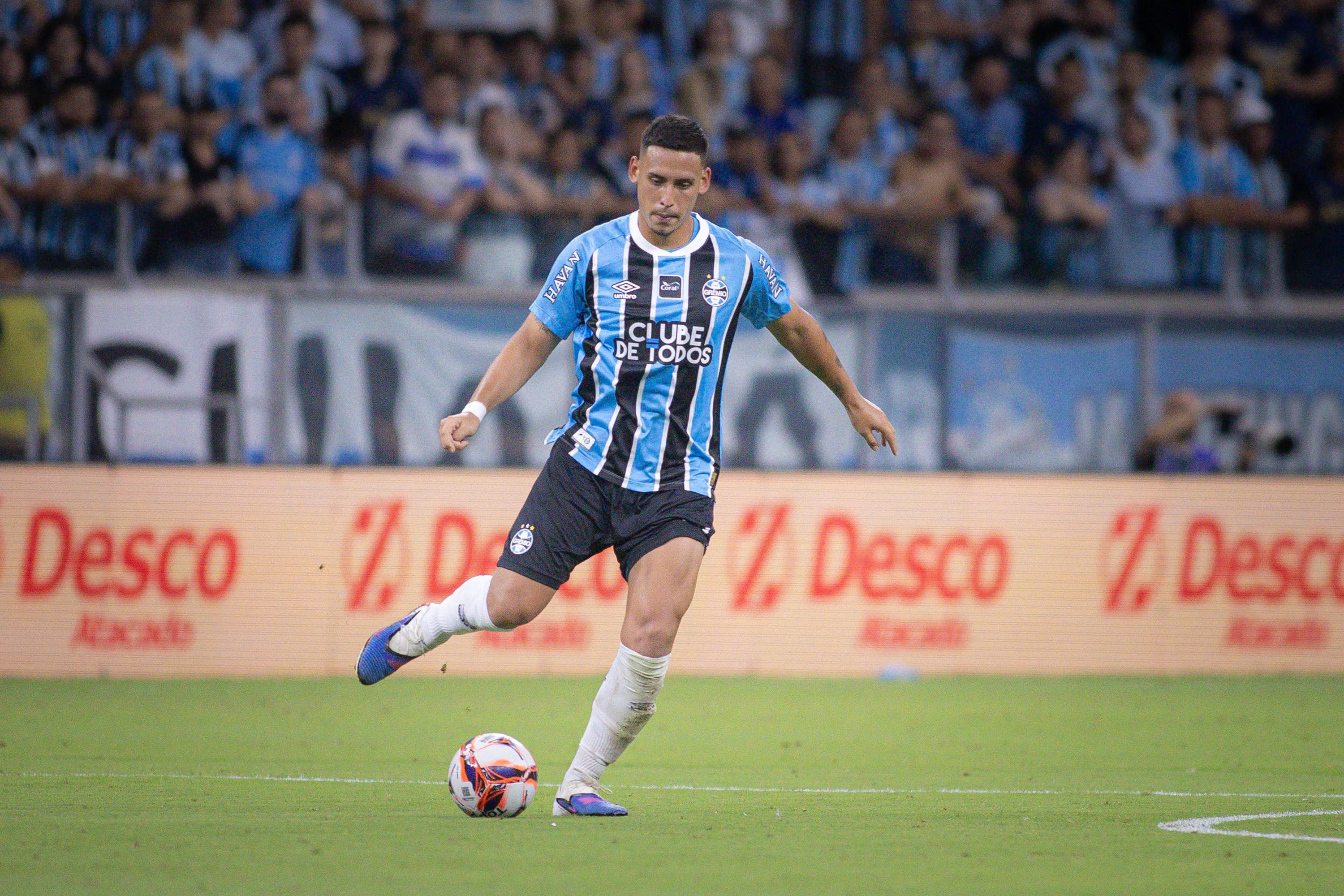 Erick Noriega em partida pelo Grêmio. Foto: Maxi Franzoi/AGIF