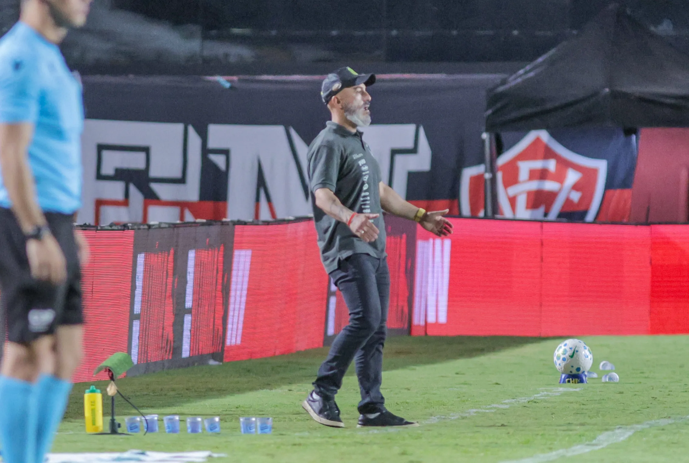 Rafael Guanaes tecnico do Mirassol durante partida contra o Vitoria no estadio Barradao pelo campeonato Brasileiro A 2026. Foto: Marcio Jose/AGIF