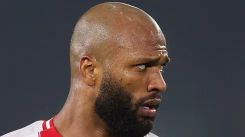 Igor Thiago, atacante do Brentford em partida pelo campeonato inglês (Foto: Matt McNulty/Getty Images)