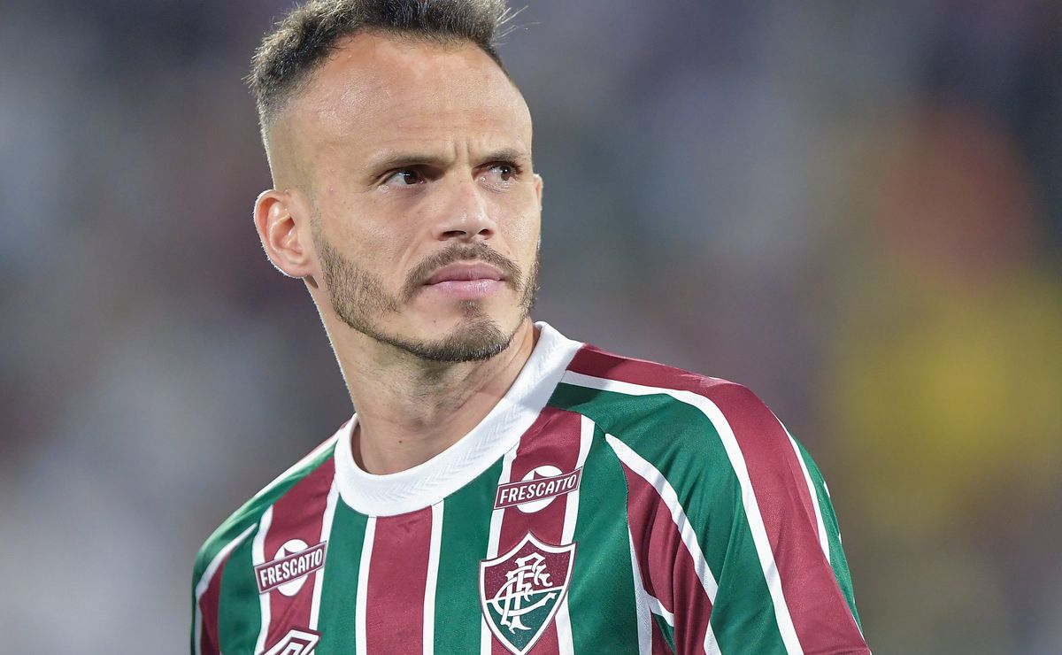 Fluminense finaliza renovação com Renê até 2027 e nome do lateral já aparece no BID