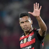 Flamengo não tem pressa para renovar com Alex Sandro