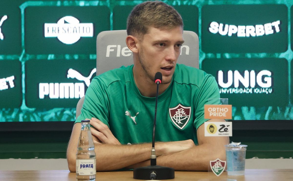 Castillo alerta sobre diferença na forma de atacar entre futebol argentino e brasileiro: “preciso me adaptar”