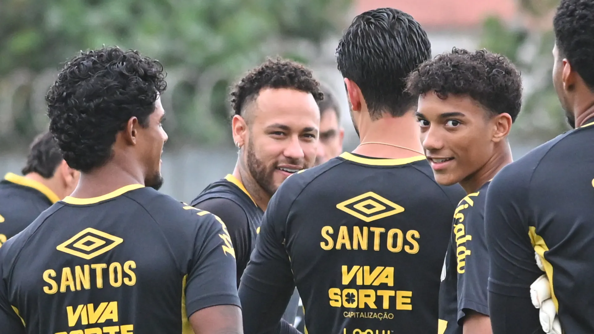Neymar e Robinho Jr. no CT Rei Pelé – Foto: Mauricio De Souza/AGIF