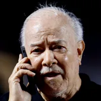 Massis banca Rui Costa e Rafinha e descarta demissões