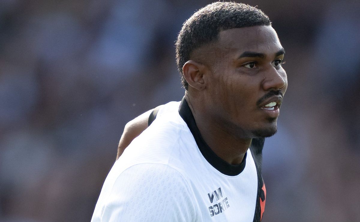 Cuiabano, Robert Renan, Johan Rojas e Carlos Cuesta são cotados para permanecer mais tempo no Vasco