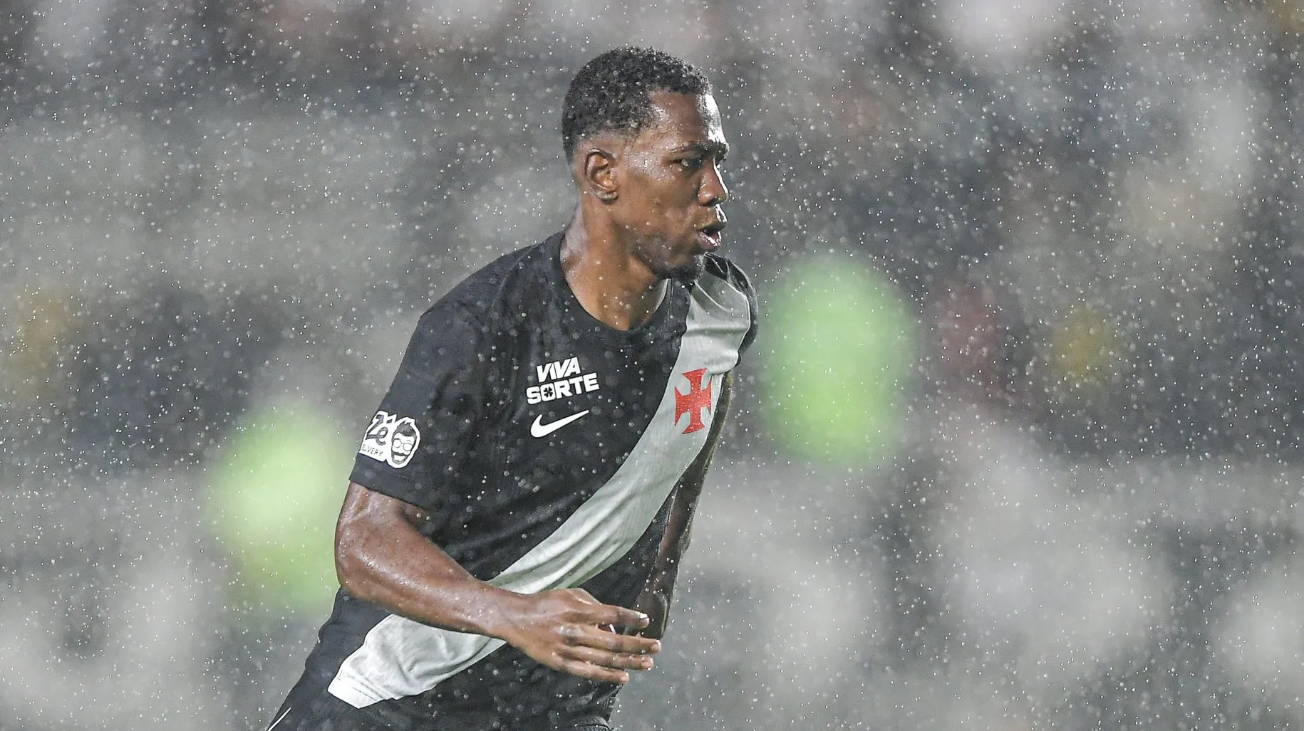 Cuesta é titular do Vasco - Foto: Thiago Ribeiro/AGIF.