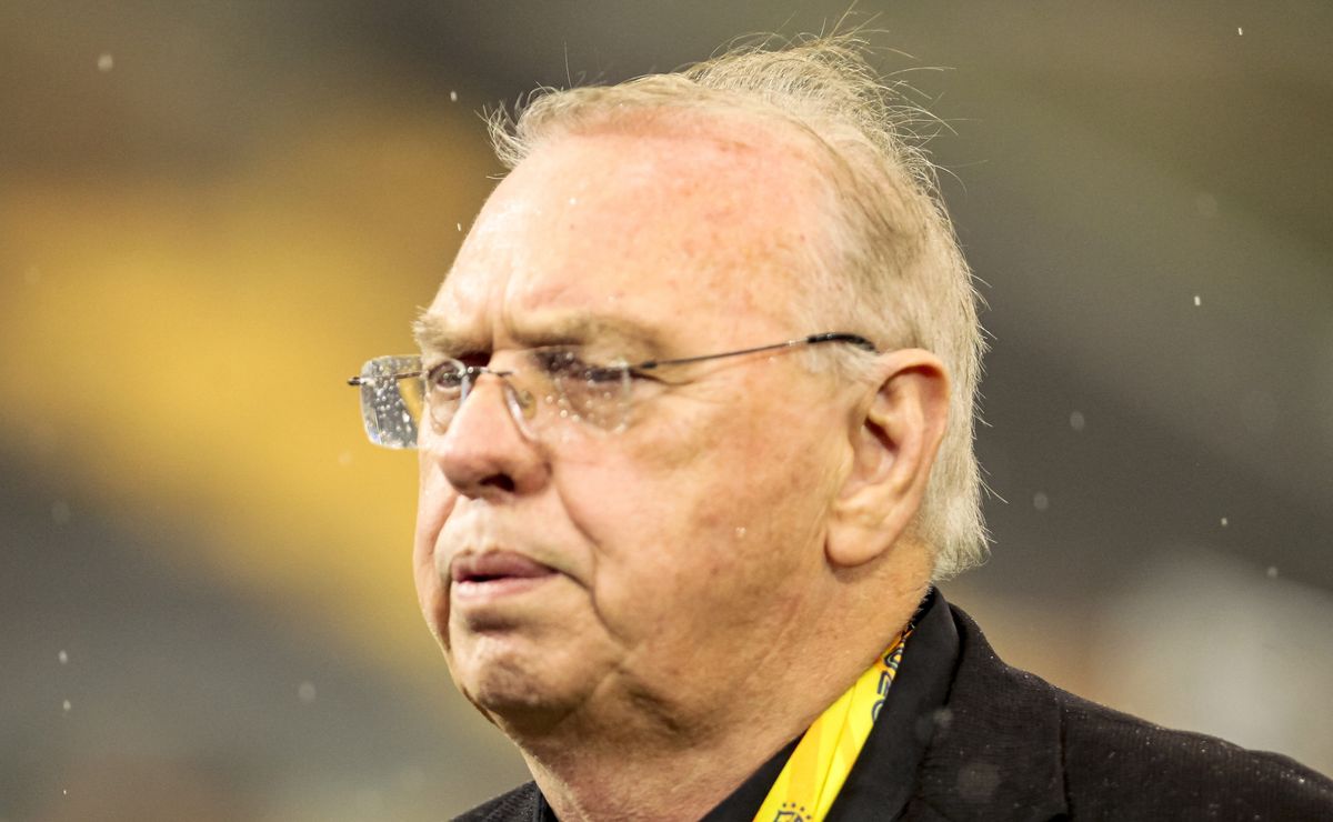 Osmar Stabile está insatisfeito com Memphis Depay e veta renovação no Corinthians antes da Copa