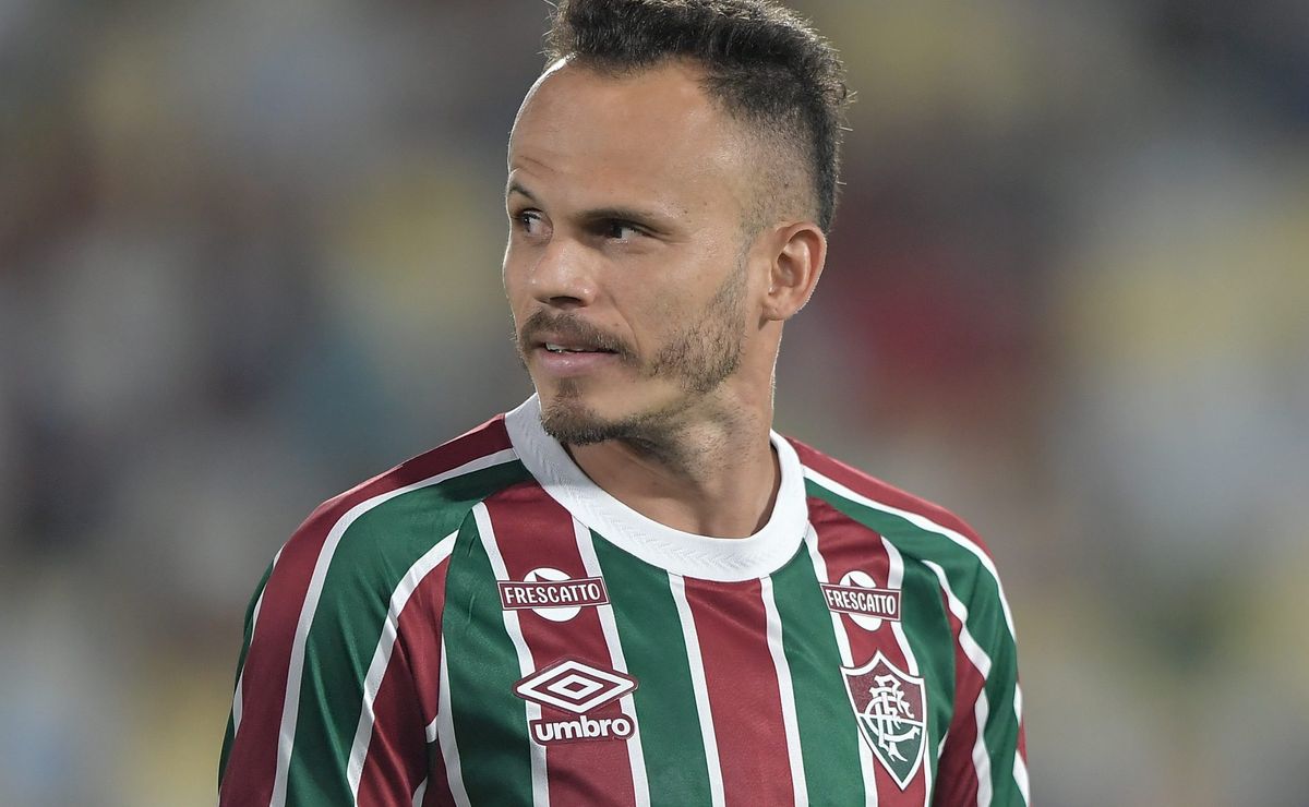 Santos quer novo lateral e Renê é bem avaliado por Cuca; Fluminense renovou com o jogador