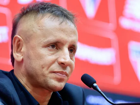 Cicinho vê Rafinha em contradição ao explicar Roger Machado no São Paulo