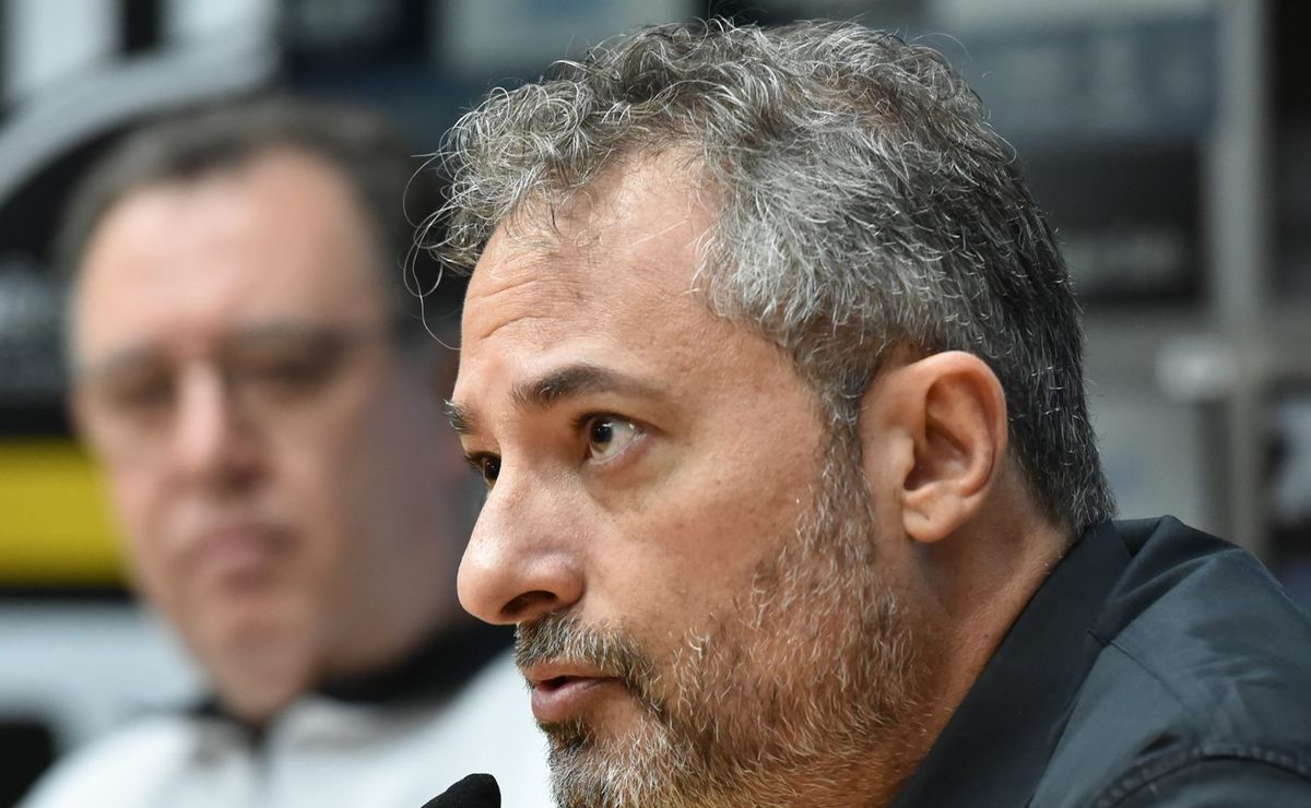 Mattos encaminha contratação de meio-campista e deve chegar ao Santos na janela de julho