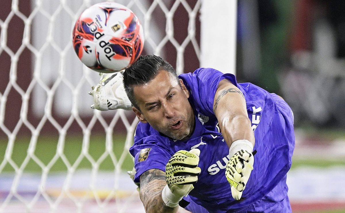 Júlio César pede Fábio, do Fluminense, na Copa e agita debate sobre 3º goleiro da Seleção
