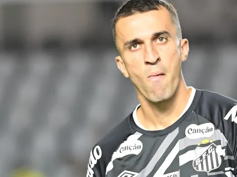 João Schmidt segue no Santos sem proposta oficial