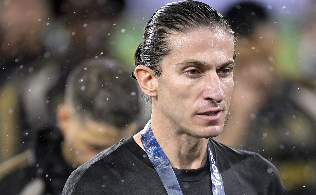 Após demissão no Flamengo, Filipe Luís perde força no Chelsea e Fábregas vira prioridade dos ingleses