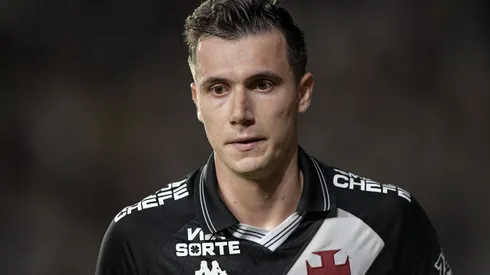 Lateral ficou sem espaço – Foto: Thiago Ribeiro/AGIF.