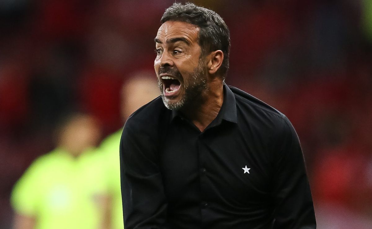 Artur Jorge chega ao Cruzeiro com desempenho superior no Botafogo ao de Leonardo Jardim na Raposa