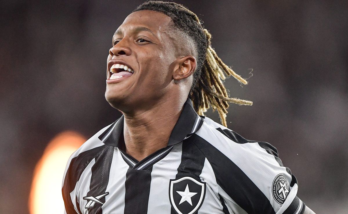 Danilo celebra bom momento e brinca sobre fase artilheira no Botafogo: “Acho que estou mais preparado”