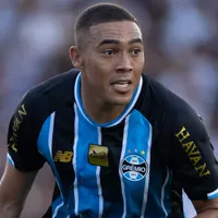 Carlos Vinícius jogou todos os jogos do Grêmio em 2026