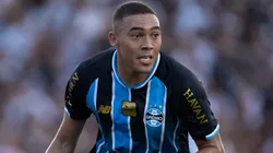 Carlos Vinicius jogou todos os 19 jogos do Grêmio em 2026. Jorge Rodrigues/AGIF