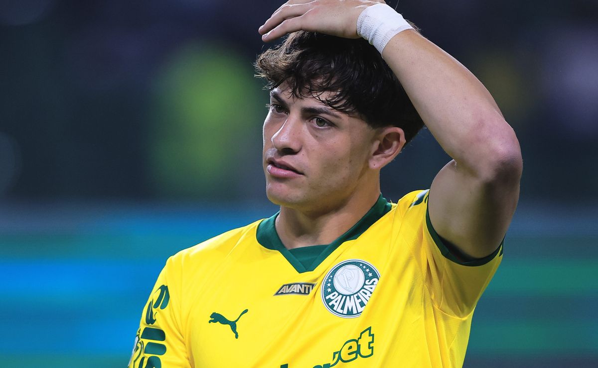 Palmeiras vê Giay em alta no mercado e lateral deve receber novas sondagens da Europa