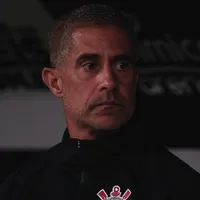 Ex-Timão, Sylvinho pode salvar tradição brasileira em Copas