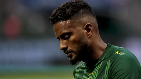 Reinaldo jogador do Mirassol durante aquecimento antes da partida contra o Palmeiras. Foto: Marco Miatelo/AGIF
