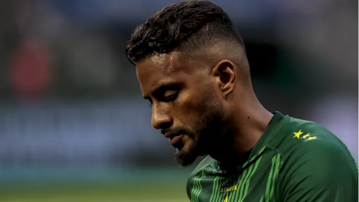 Reinaldo jogador do Mirassol durante aquecimento antes da partida contra o Palmeiras. Foto: Marco Miatelo/AGIF