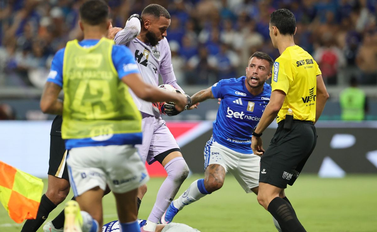 Mestre em Direito Desportivo discorda de punição aplicada ao Cruzeiro em relação à briga: “Não faz sentido”