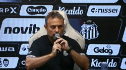 Mattos durante a apresentação do técnico Cuca