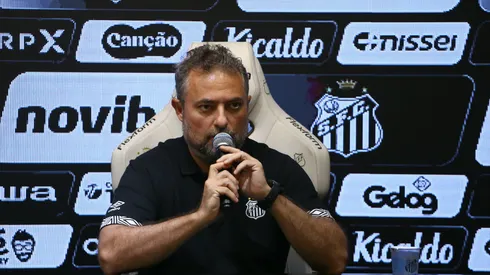Mattos durante a apresentação do técnico Cuca