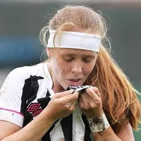 Ketlen volta aos treinos no Santos após maternidade